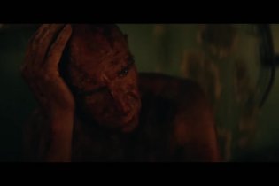 28 Anni Dopo: Il Tempio Delle Ossa - Trailer italiano del sequel horror di Nia DaCosta con Ralph Fiennes