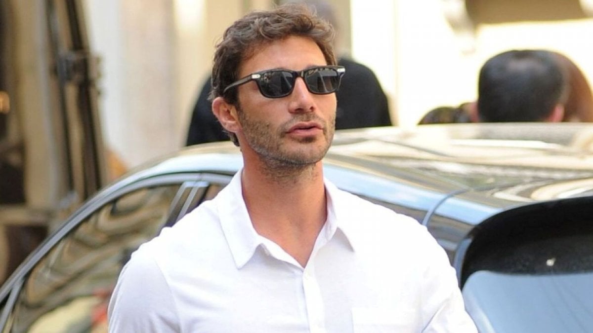 stefano de martino colpo di scena nel caso dei video intimi rubati non pi249 hackeraggio ma revenge porn