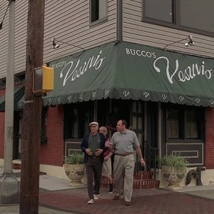 Si fanno sempre affari al (Nuovo) Vesuvio.