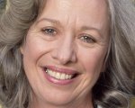 Addio a Polly Holliday: morta a 88 anni la star di Gremlins e Mrs. Doubtfire