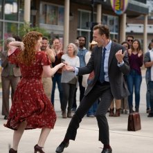 The Life of Chuck: Annalise Basso e Tom Hiddleston mentre ballano