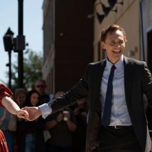 The Life of Chuck: Tom Hiddleston e Annalise Basso in una foto