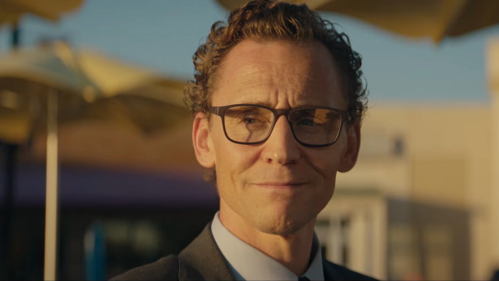 Tom Hiddleston in una scena del film