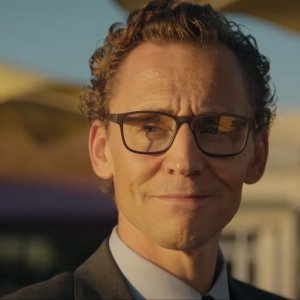 The Life of Chuck: Tom Hiddleston in un primo piano