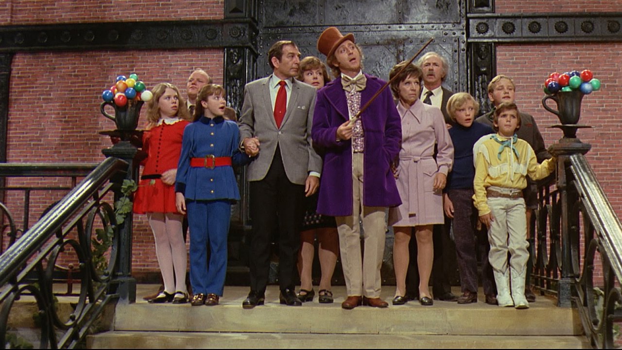 Gene Wilder con il resto del cast in una scena di Willy Wonka e la fabbrica di cioccolato