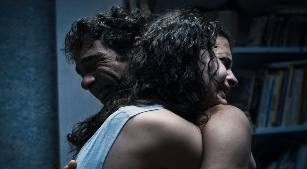 Alpha, la recensione: un film spiazzante e affascinante. Ma imperfetto