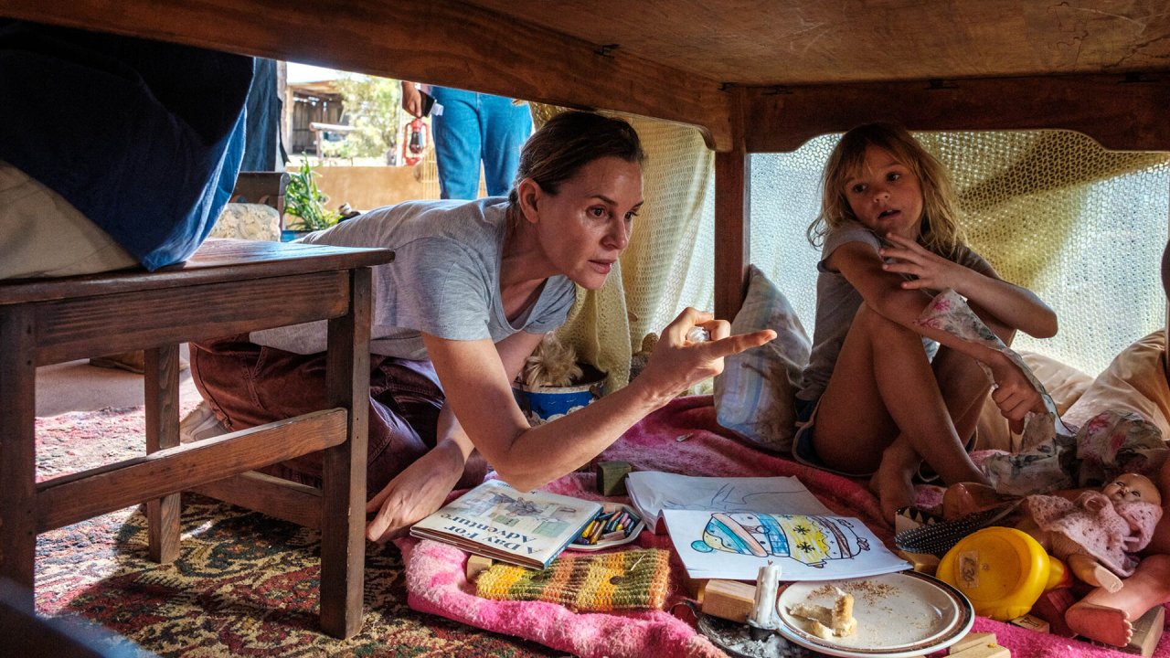 Embeth Davidtz e Lexi Venter sul set