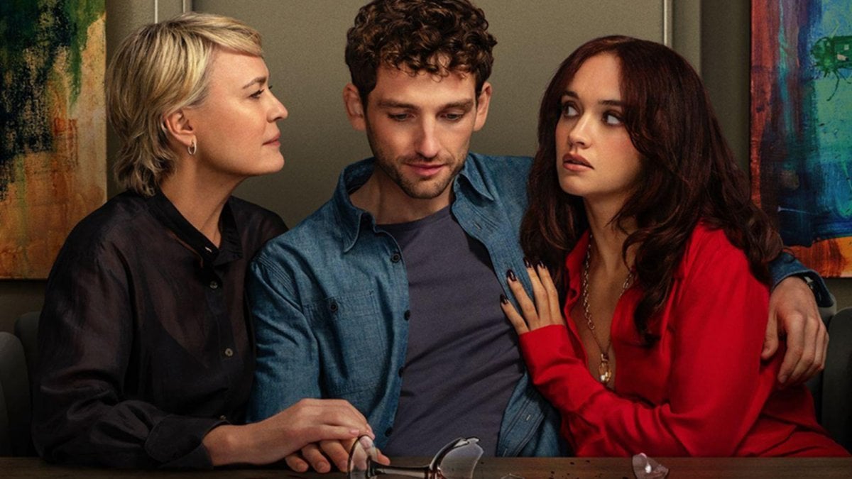 The Girlfriend, recensione: se il triangolo amoroso è tossico e anomalo (tra suocera e nuora) The Girlfriend, recensione: se il triangolo amoroso è tossico e anomalo (tra suocera e nuora)