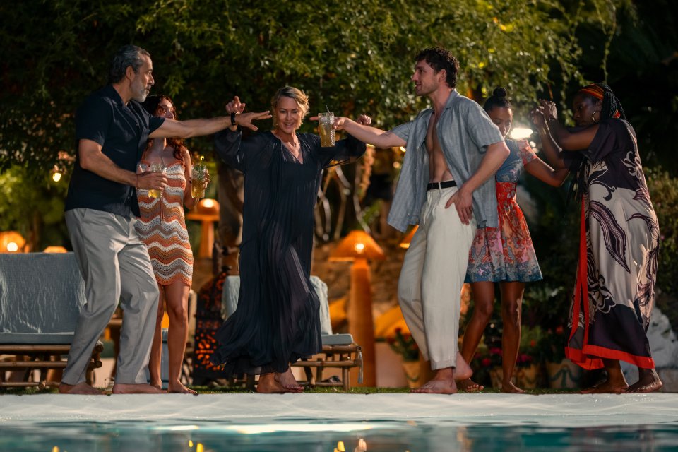 The Girlfriend Waleed Zuaiter Robin Wright Laurie Davidson Scena Serie Tv Prime Video