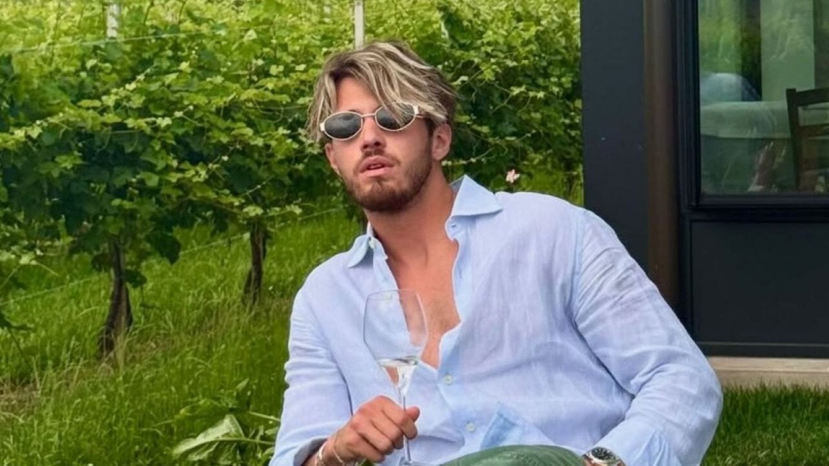 Uomini e Donne, Brando Ephrikian, lo sfogo senza filtri sul presunto flirt: “Sono caz*ate infamatorie” Uomini e Donne, Brando Ephrikian, lo sfogo senza filtri sul presunto flirt: “Sono caz*ate infamatorie”