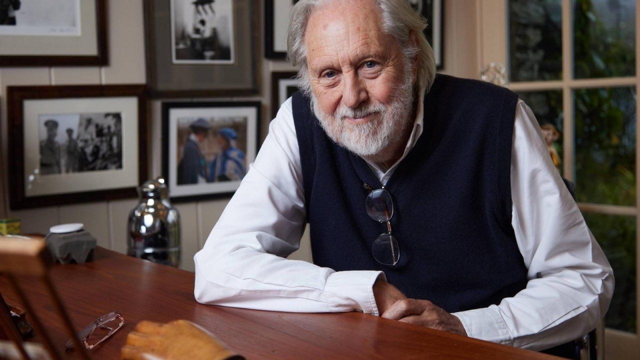Il produttore Lord David Puttnam nel suo studio