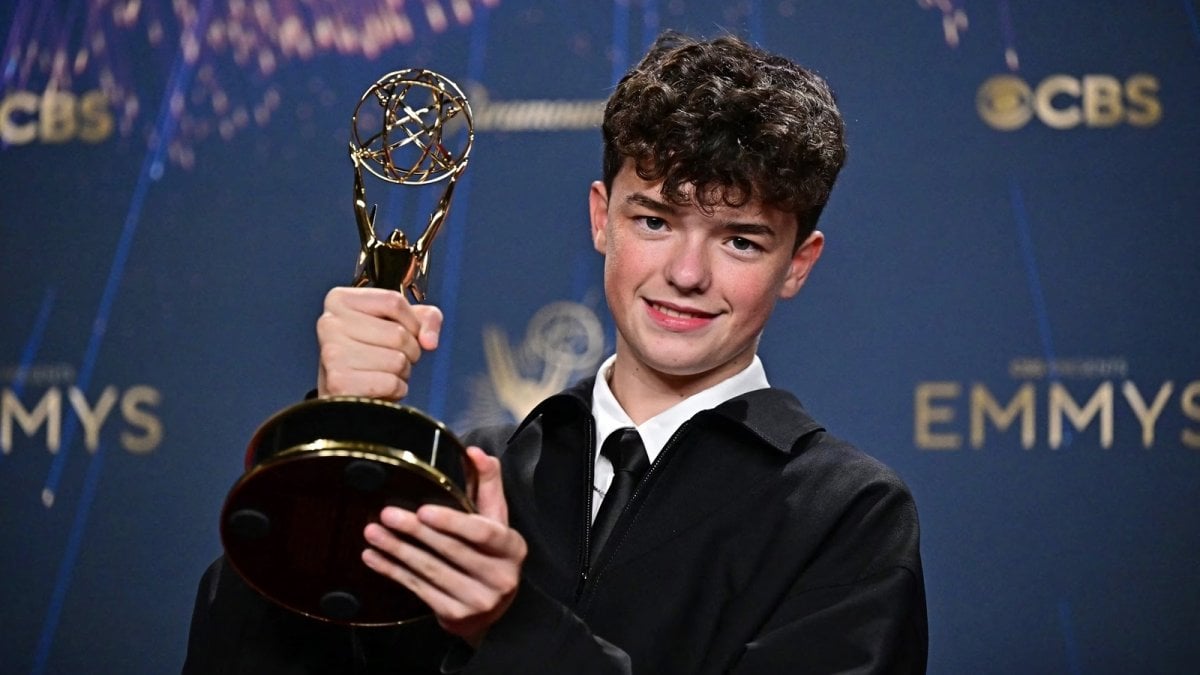 Emmy 2025, tutti i vincitori: per Adolescence e The Studio è un trionfo Emmy 2025, tutti i vincitori: per Adolescence e The Studio è un trionfo