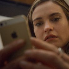 Swiped: Lily James in un primo piano