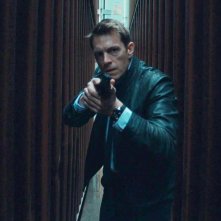 The Silent Hour: Joel Kinnaman in una scena d'azione