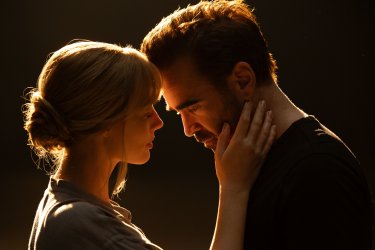 A Big Bold Beautiful Journey Un Viaggio Straordinario Margot Robbie Colin Farrell Scena Romantica