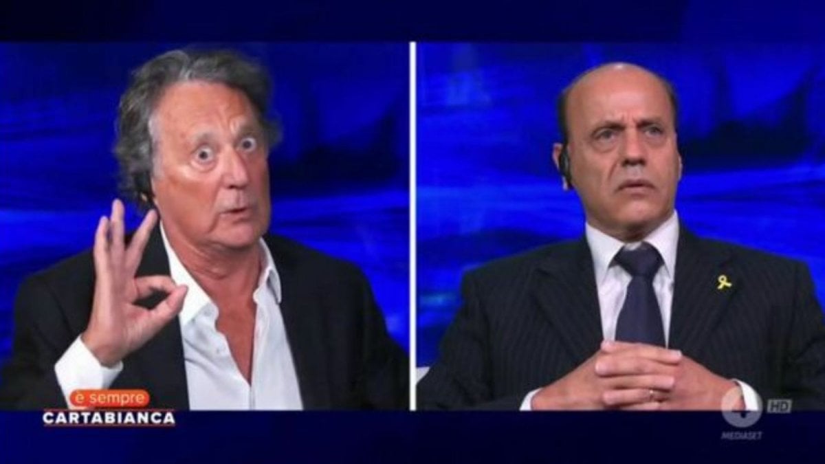 È sempre Cartabianca, Enzo Iacchetti sbotta in diretta a Eyal Mizrahi: “Fascista? Ti prendo a pugni!”