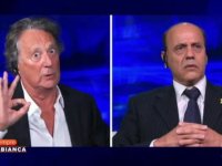 È sempre Cartabianca, Enzo Iacchetti sbotta in diretta a Eyal Mizrahi: 'Fascista? Ti prendo a pugni!'