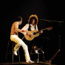 Queen Rock Montreal: Freddie Mercury e Brian May durante un brano acustico