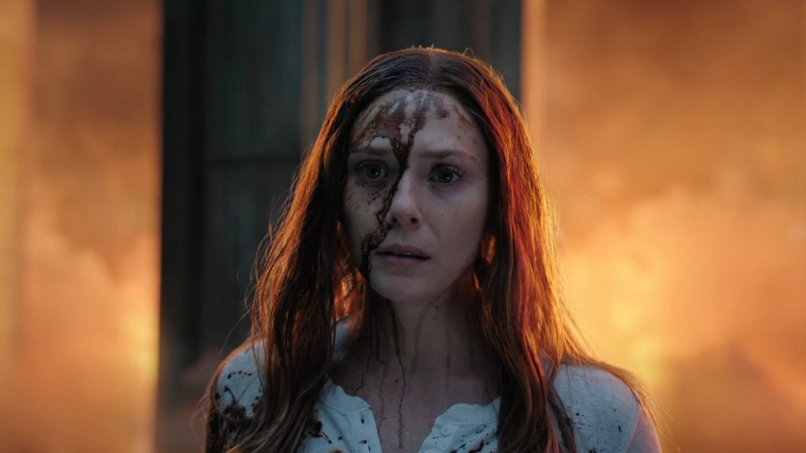 Ellizabeth Olsen in una scena di Doctor Strange nel Multiverso della Follia