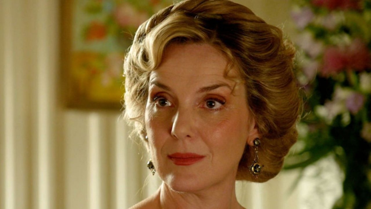 Cruz interpretata da Eva Martín