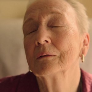 Familiar Touch: Kathleen Chalfant in un primo piano