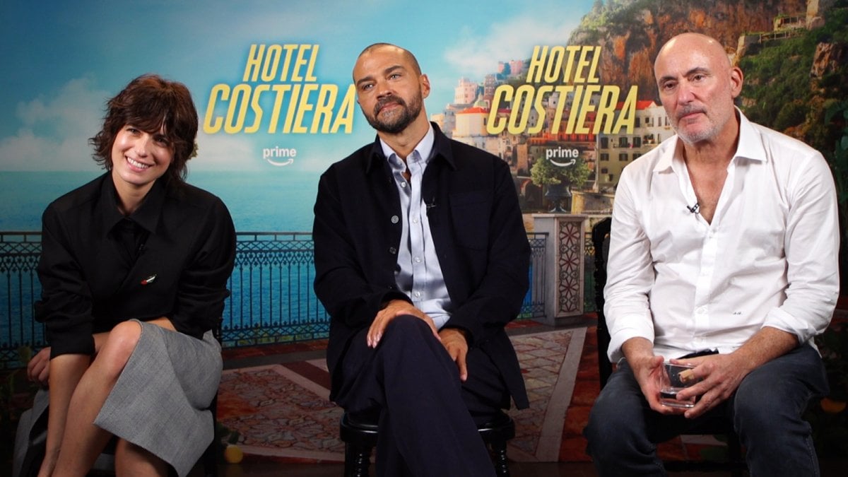 hotel costiera jesse williams gli smartphone non ti fanno mai sentire solo positano una fuga