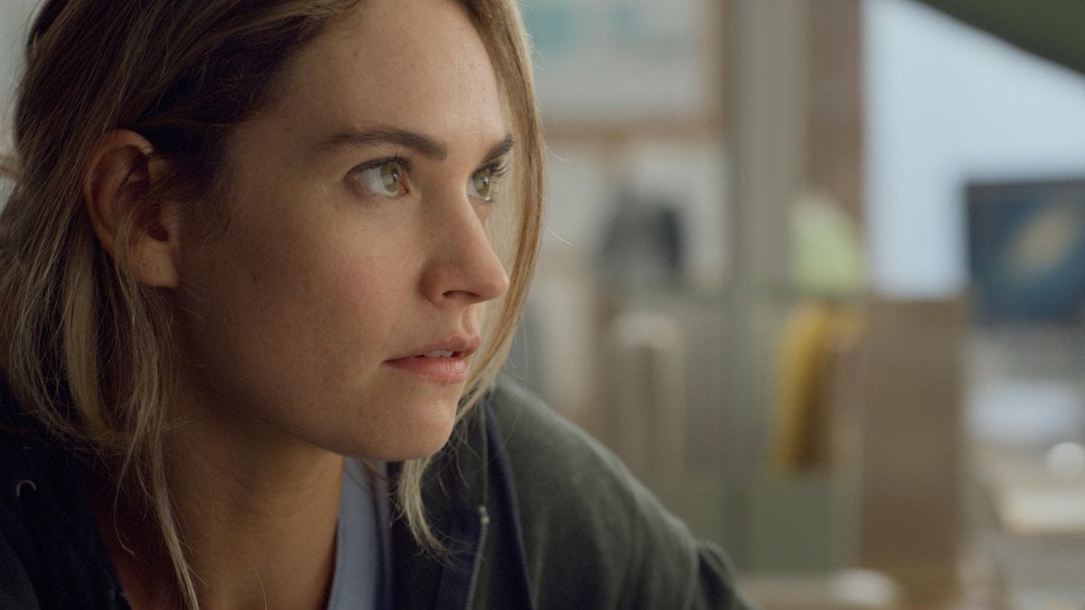 Swiped: Lily James festeggia un traguardo importante nella clip in esclusiva dal film