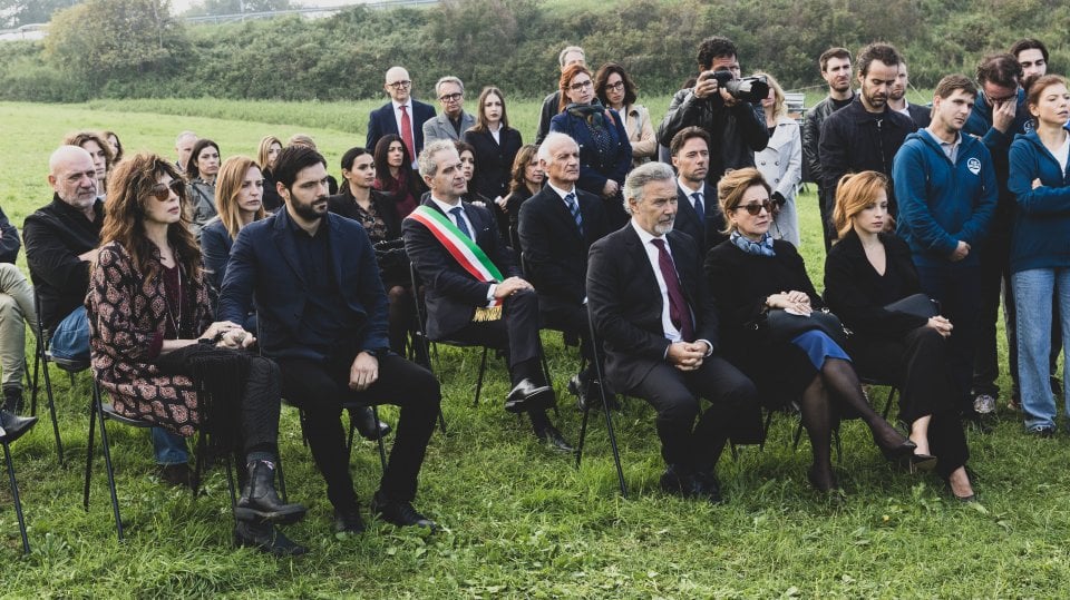 Balene Amiche Per Sempre Scena Funerale Serie Tv Rai