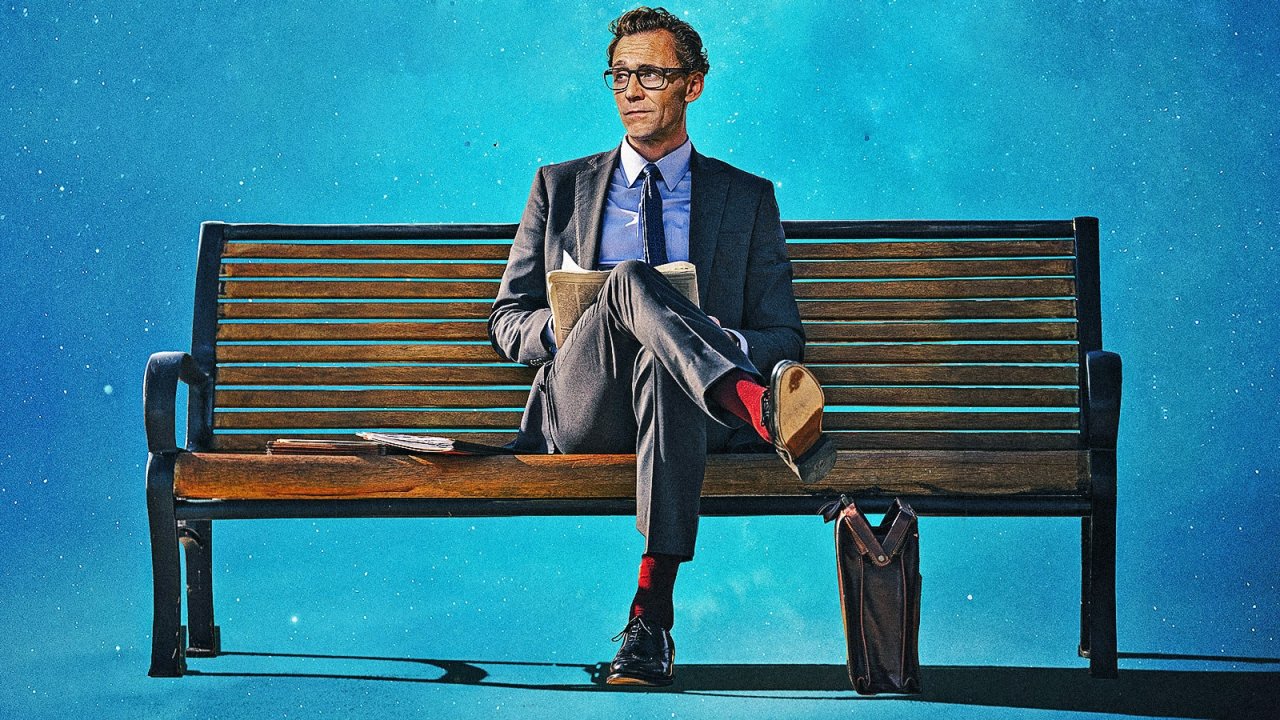 Tom Hiddleston in una scena di The Life of Chuck