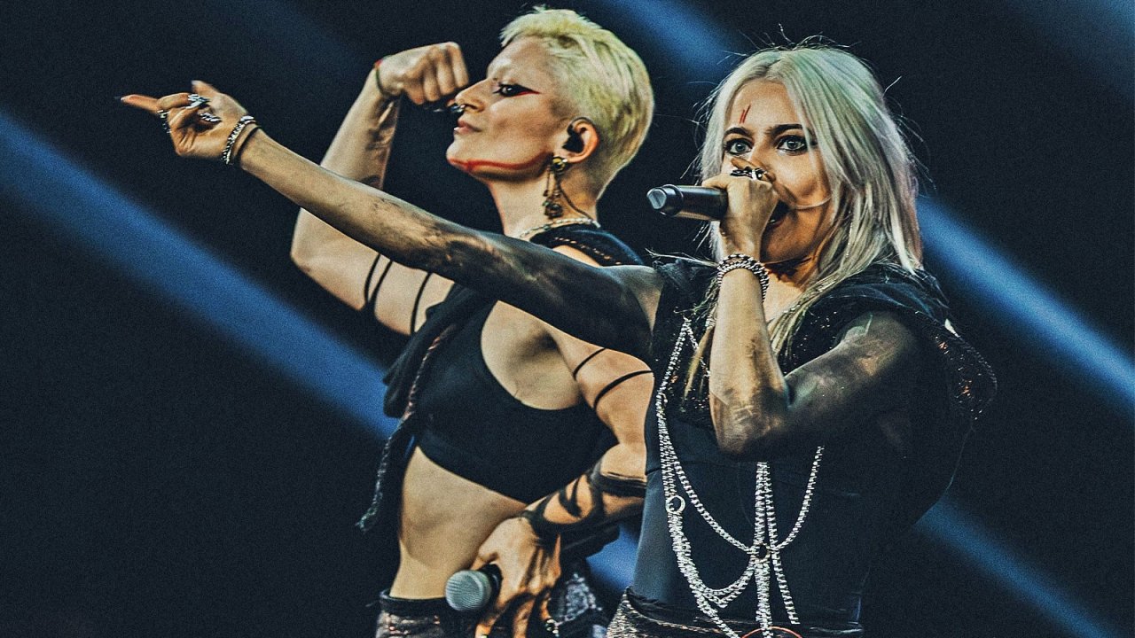 Le Erisu si esibiscono sul palco di X Factor 2025