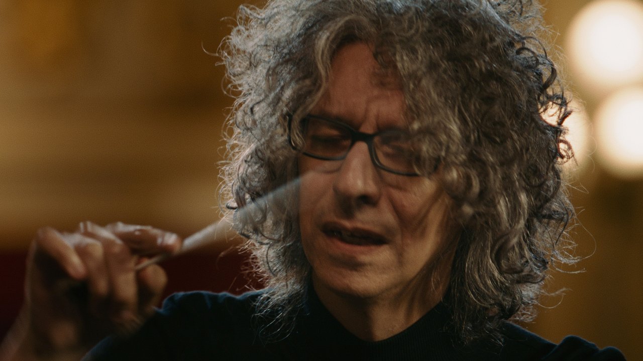 Un primo piano di Giovanni Allevi in Allevi - Back to Life