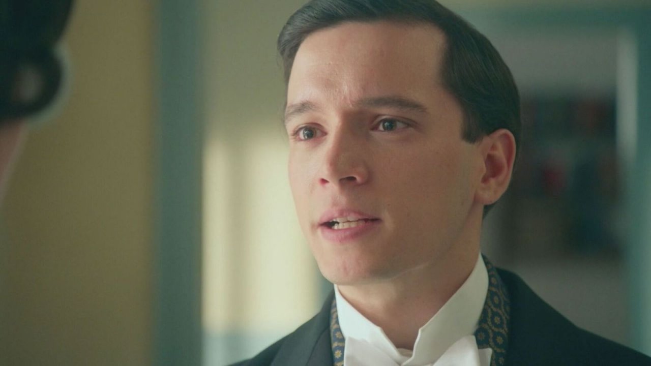 Santos interpretato da Manu Imizcoz