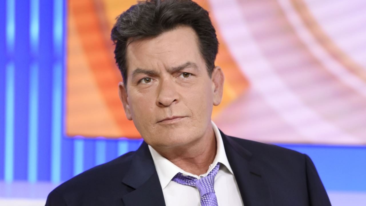 Primo piano di Charlie Sheen