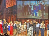 Dawson's Creek, la reunion emoziona il cast e i fan: sul palco anche moglie e figli di James Van Der Beek