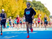 Harry Styles ha corso la maratona di Berlino sotto falso nome: ecco come è finita