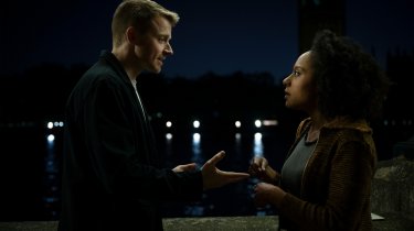 Slow Horses Jack Lowden Rosalind Eleazar Scena Quinta Stagione Serie Tv Apple Tv Plus
