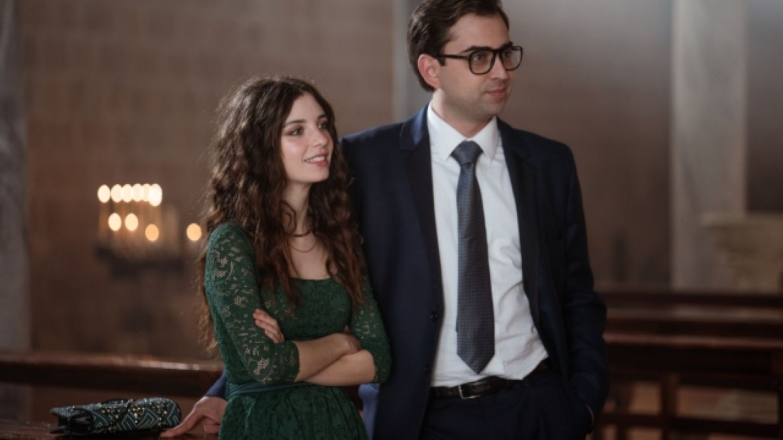 Ginevra Francesconi è Sole Borghi; Giovanni Nasta è Greg