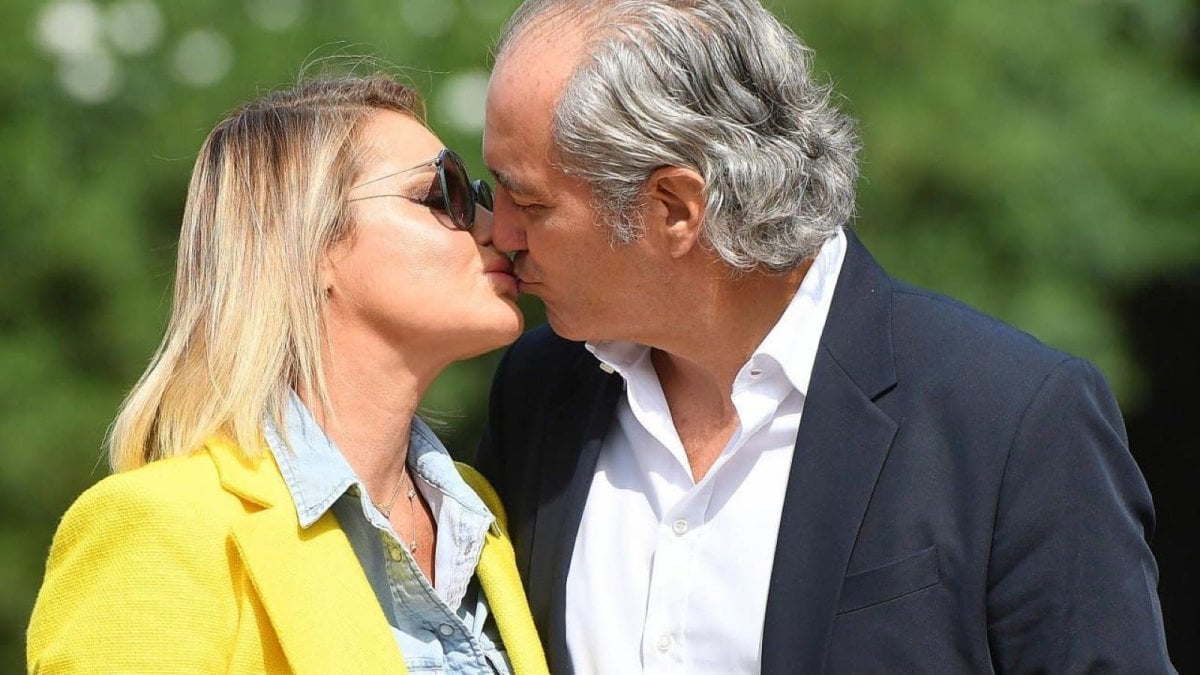 Simona Ventura tre anni sotto attacco di uno stalker, Giovanni Terzi denuncia e pubblica gli audio