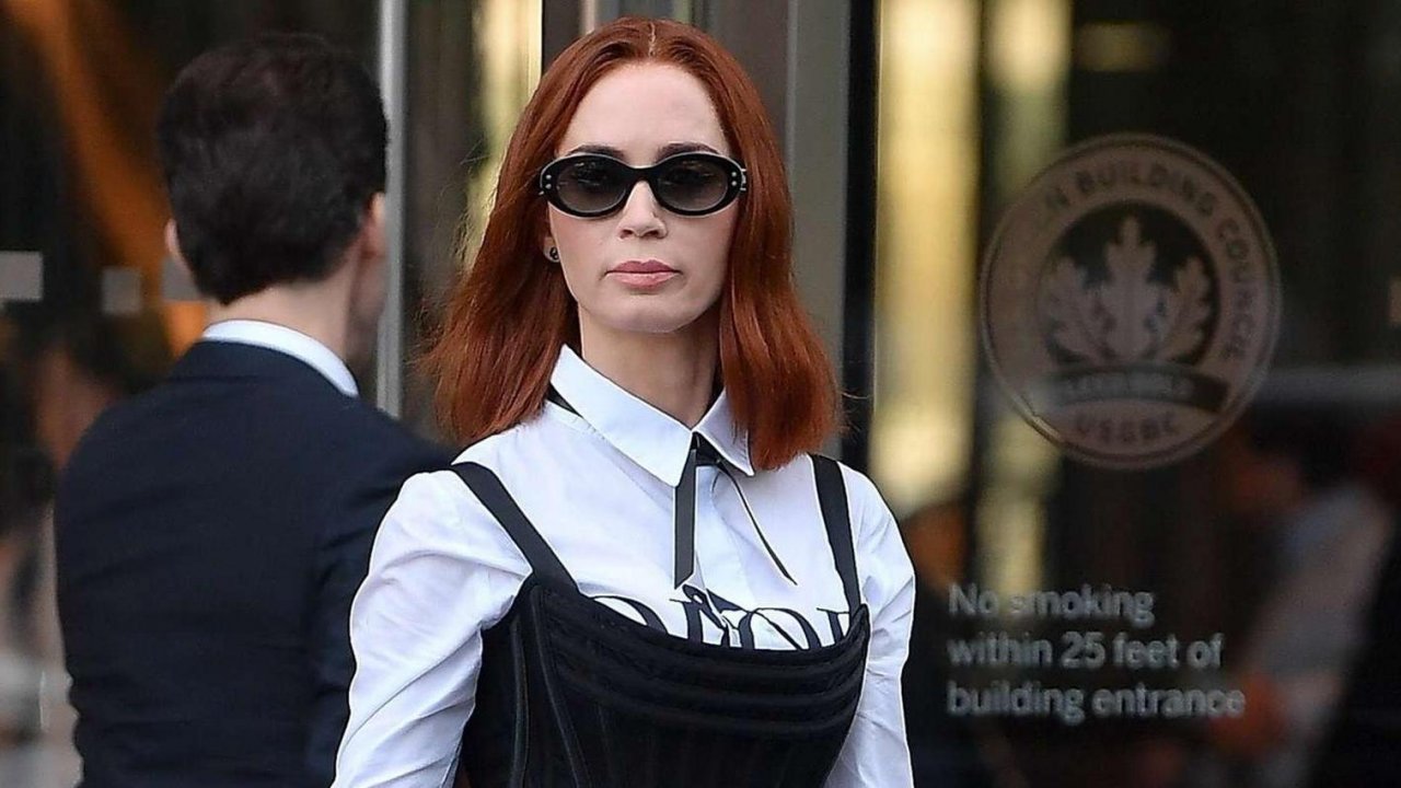 Emily Blunt sul set de Il diavolo veste Prada 2
