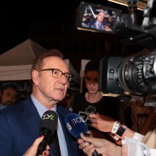 Kevin Spacey al Lucca Film Festival 2025 intervistato dai microfoni della RAI