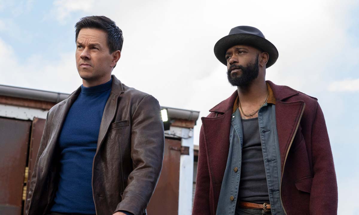 Mark Wahlberg e LaKey Stanfield in una scena di Play Dirty - Triplo gioco