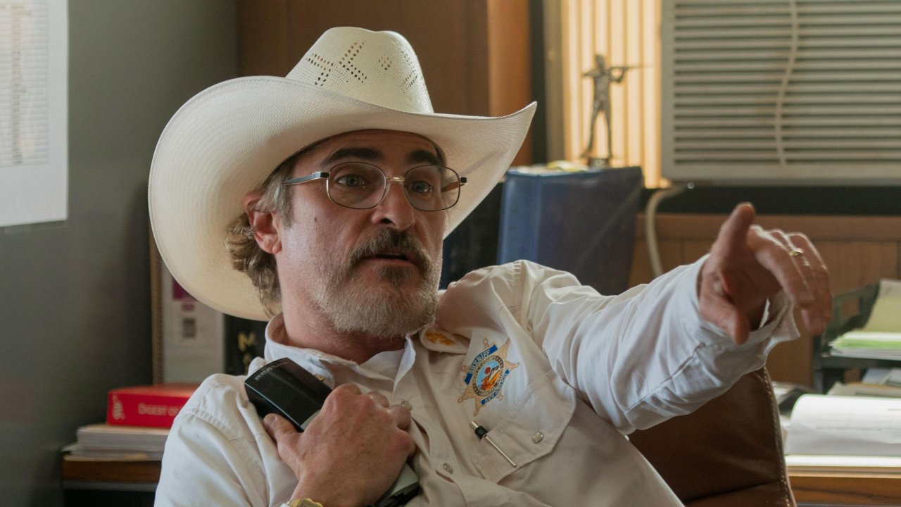 Joaquin Phoenix in una scena di Eddington