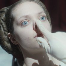 The Ugly Stepsister: Lea Myren si prepara per una dolorosa procedura