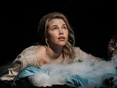 The Ugly Stepsister Thea Sofie Loch Nss  Scena