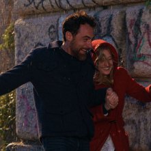 Tre ciotole: Elio Germano, Alba Rohrwacher sotto la pioggia