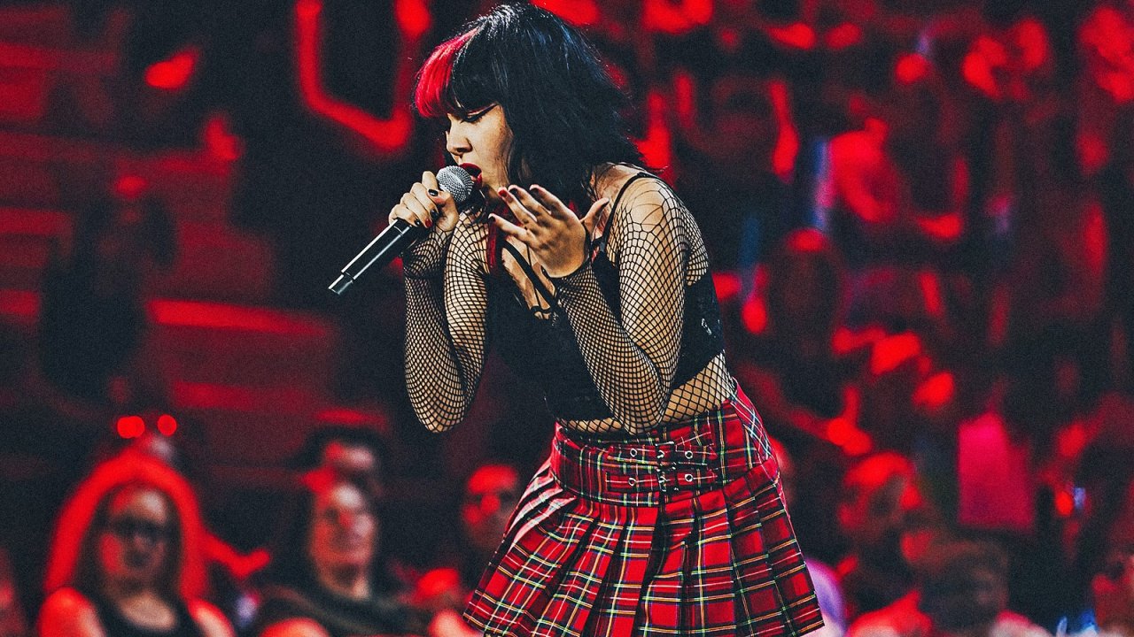 L'esibizione dei Nealv sulle note di Battiato