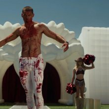 Him: Tyriq Withers in una scena sanguinosa dell'horror