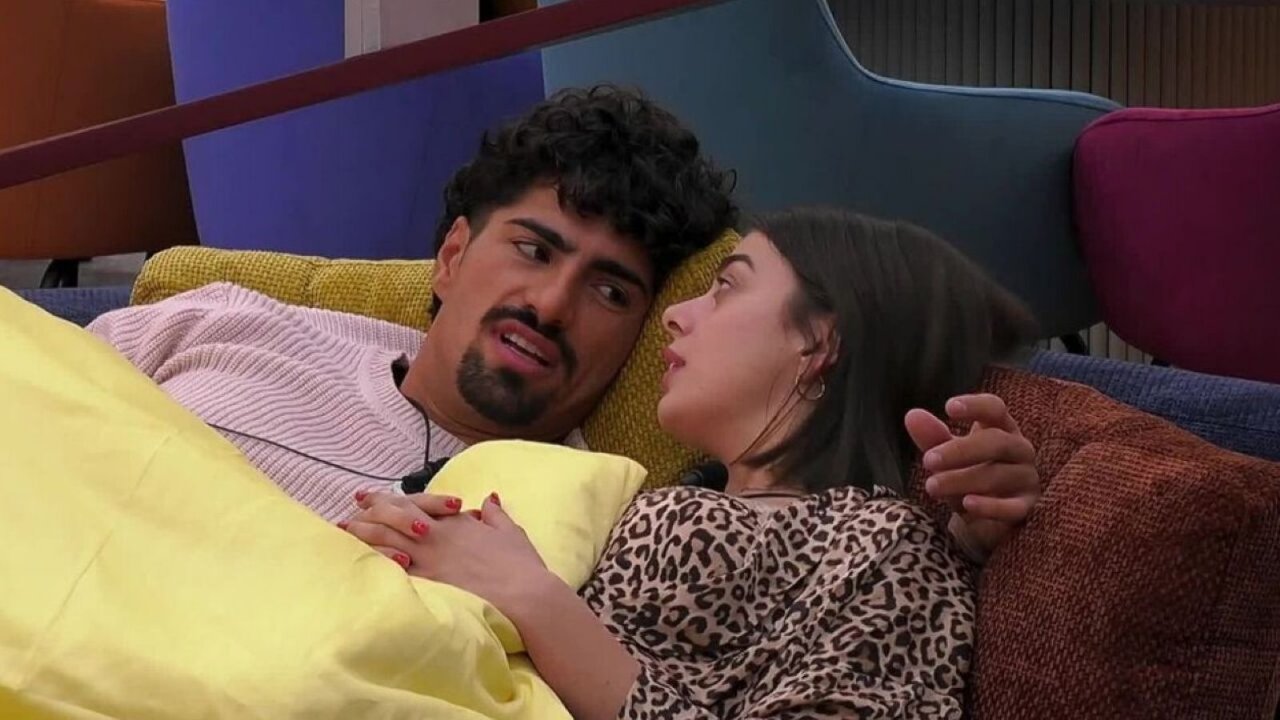 Grande Fratello: l'intesa tra Giulio e Benedetta fa discutere la Casa, Jonas e Simone smascherano?