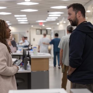 Kiara e Robbie in una scena di The Pitt