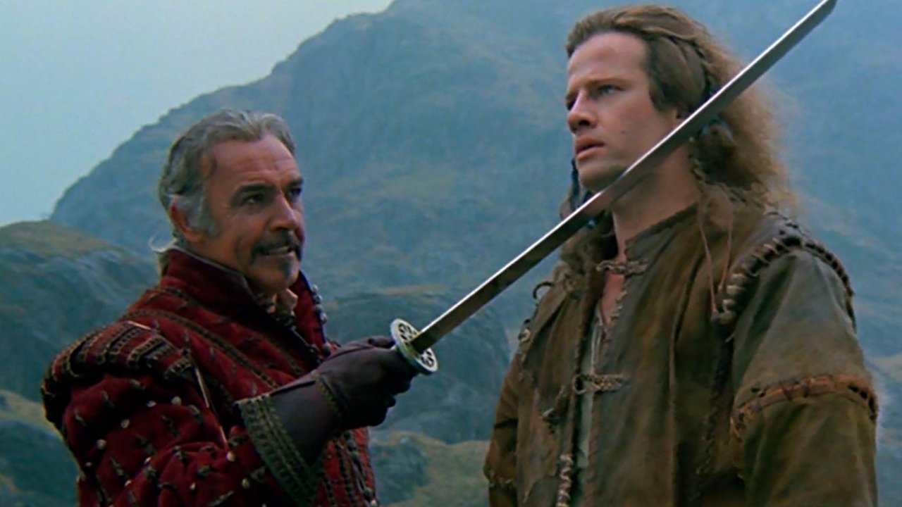 Sean Connery minaccia Christopher Lambert in una scena dell'originale Highlander